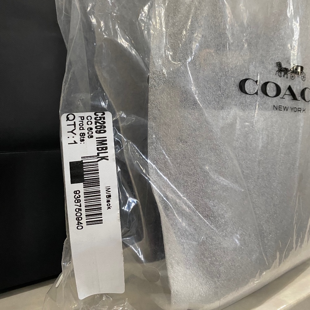 Coach Dempsey bucket bag NWT - Picture 5 of 9